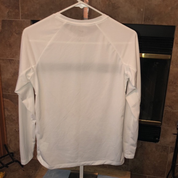 Long sleeve Nike dry fit top very lightweight for working out/running - Picture 7 of 8